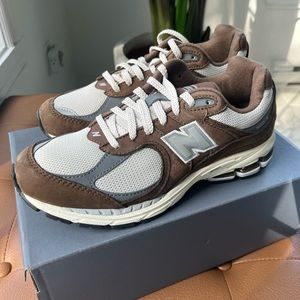 New balance 2002R brown size 8 women (6.5men)